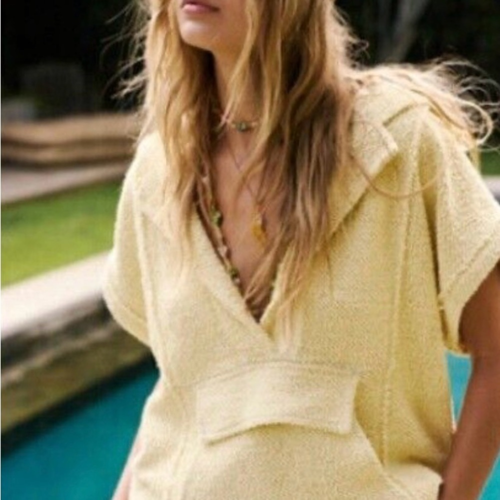 Free people Women's Sweater with Hood in pineapple slice NWT